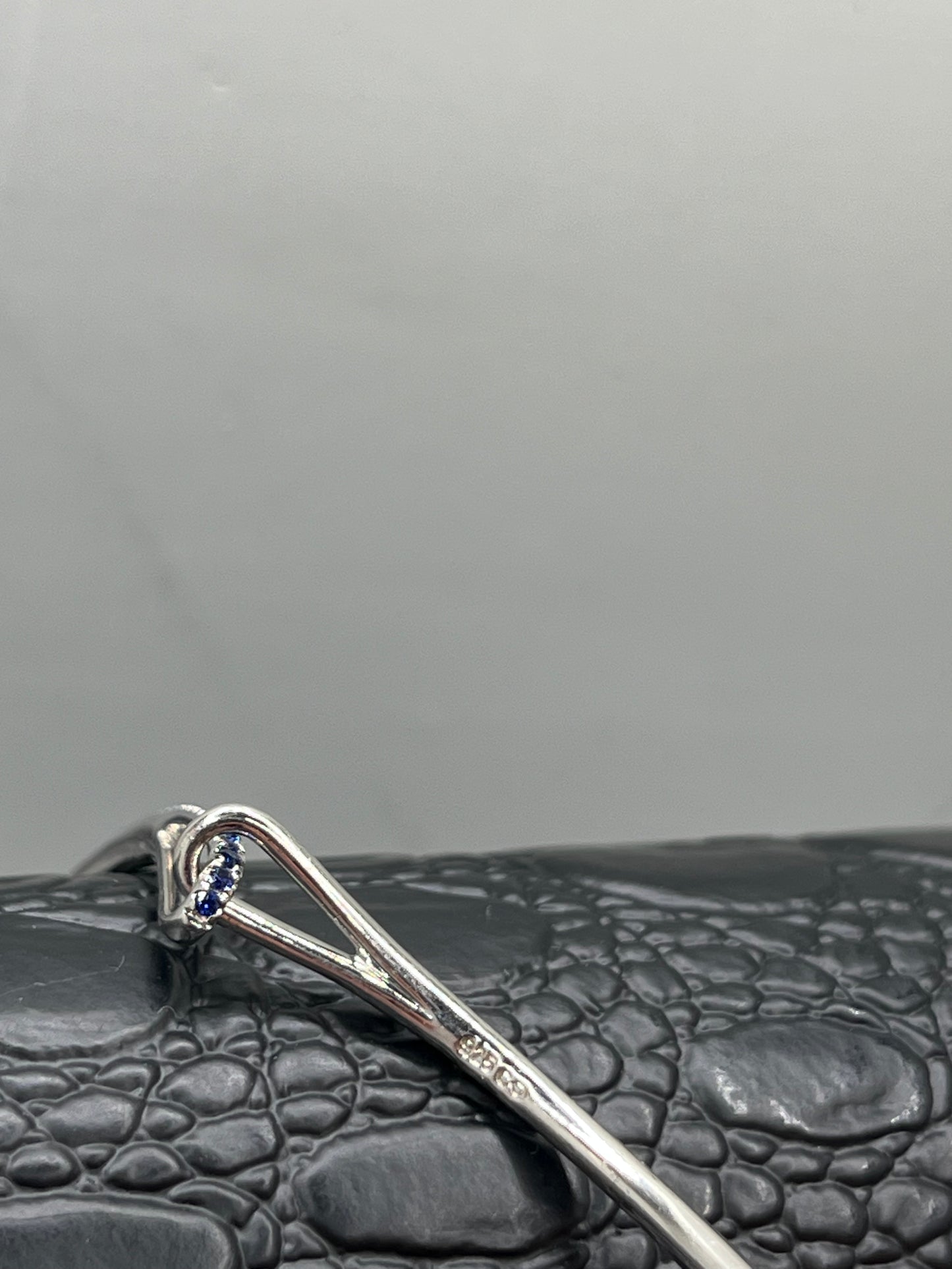 Solid rope loop link with Blue lab Sapphire