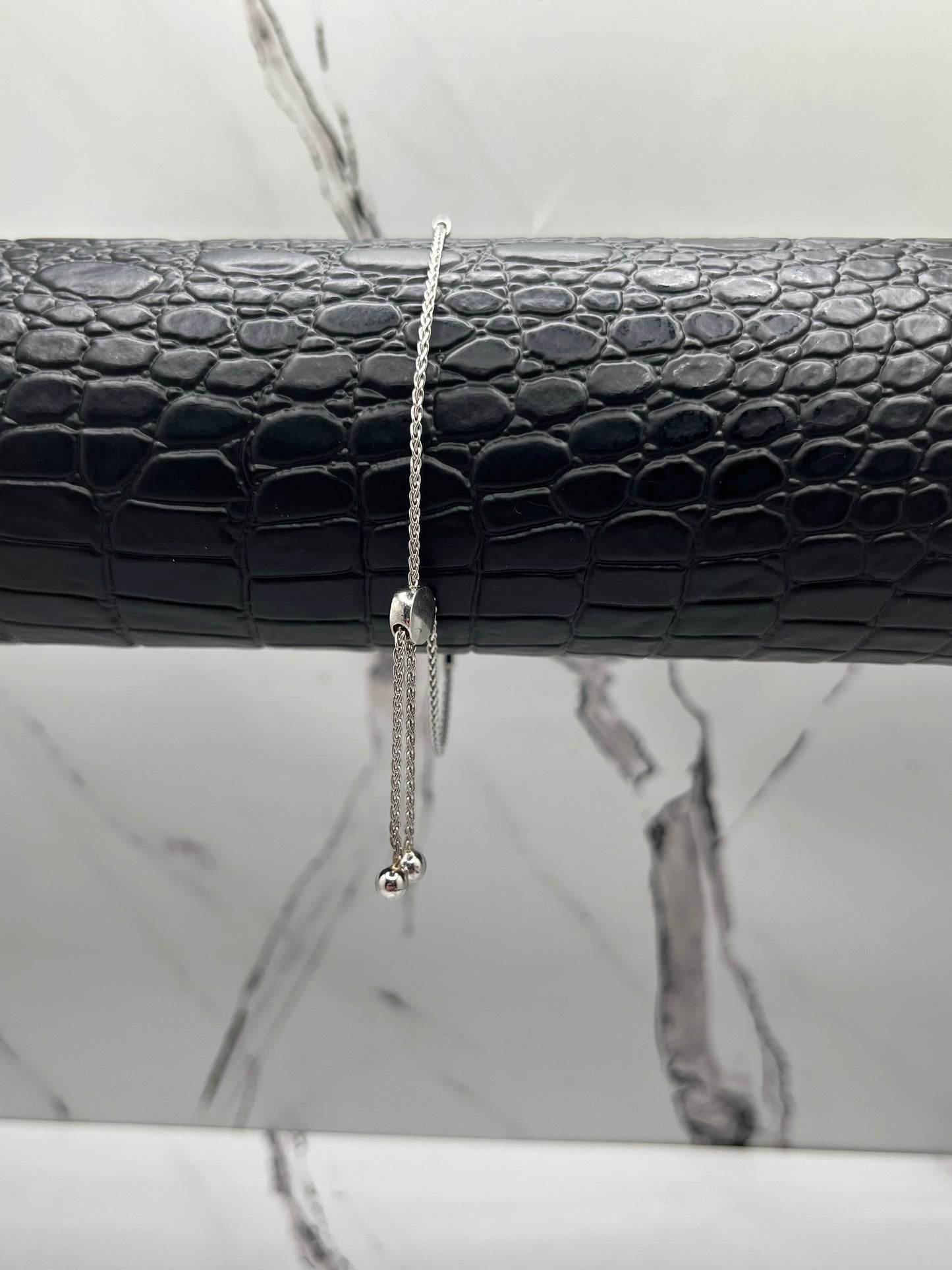 Solid rope loop link with Blue lab Sapphire